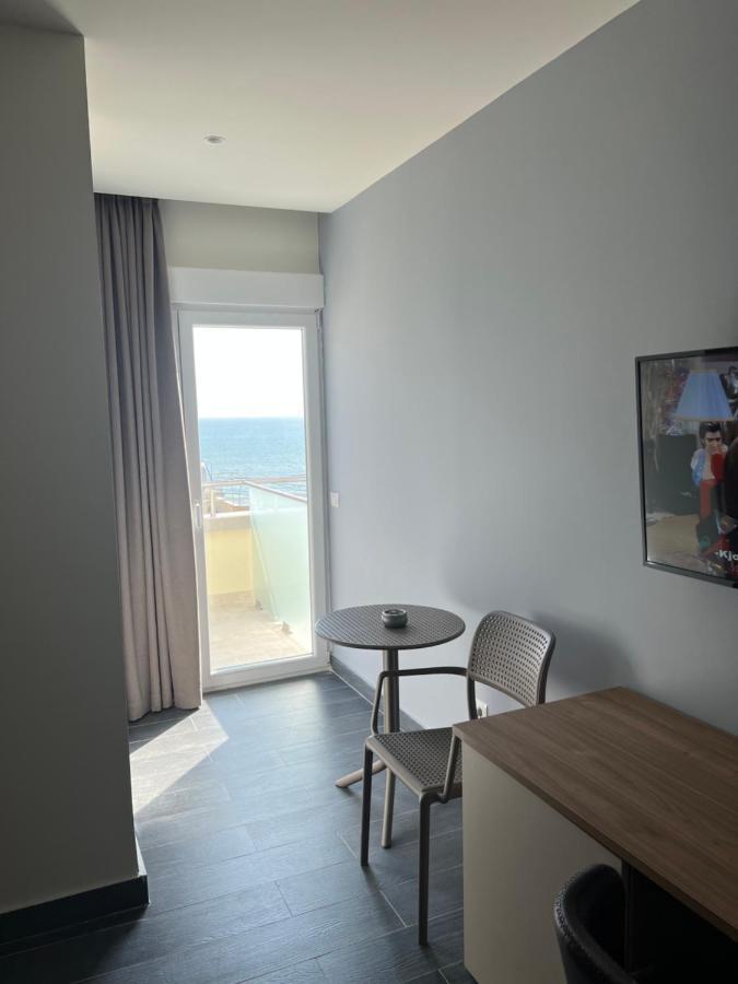 Split Rooftop Suites Durrës Buitenkant foto