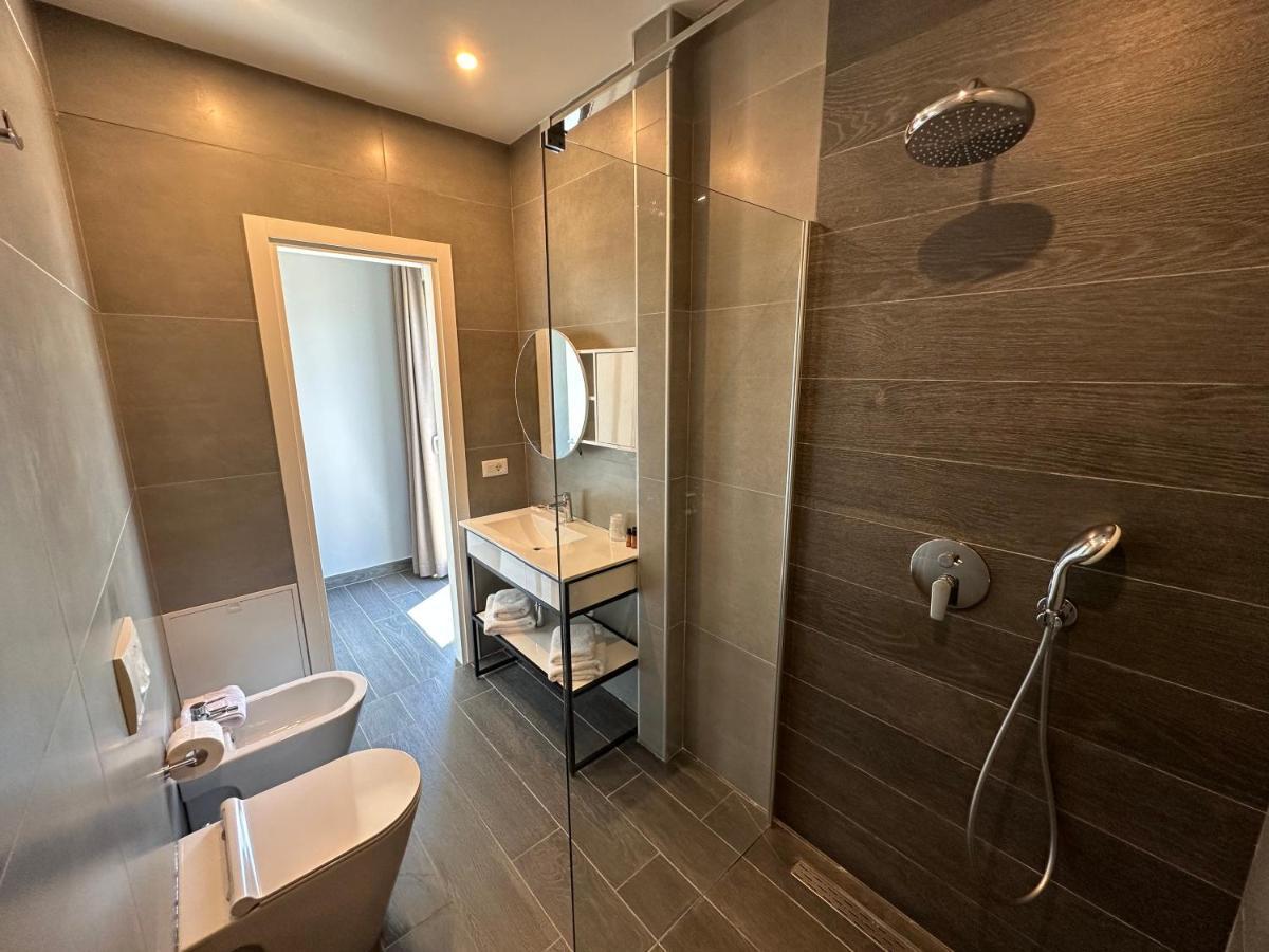 Split Rooftop Suites Durrës Buitenkant foto