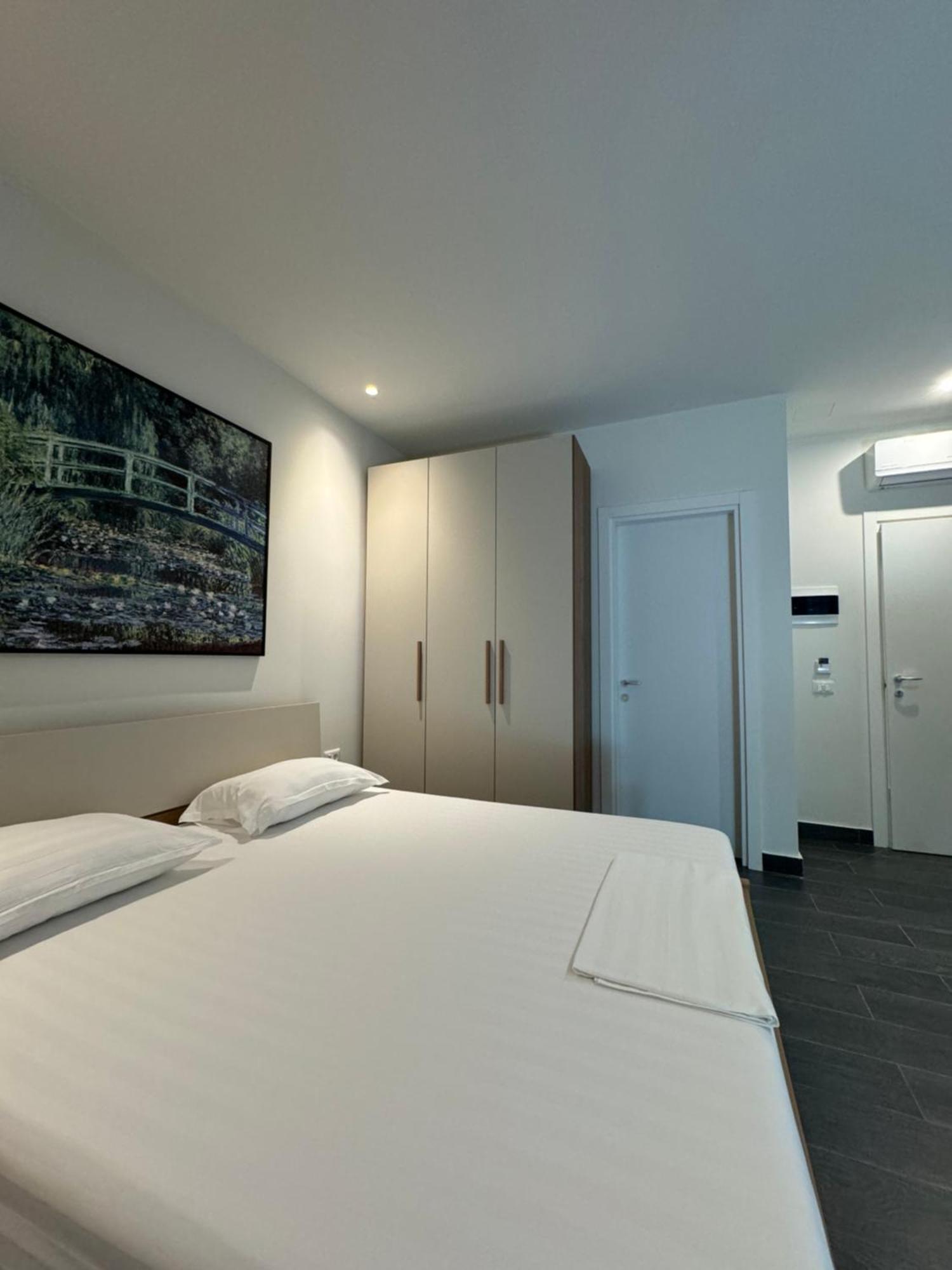Split Rooftop Suites Durrës Buitenkant foto