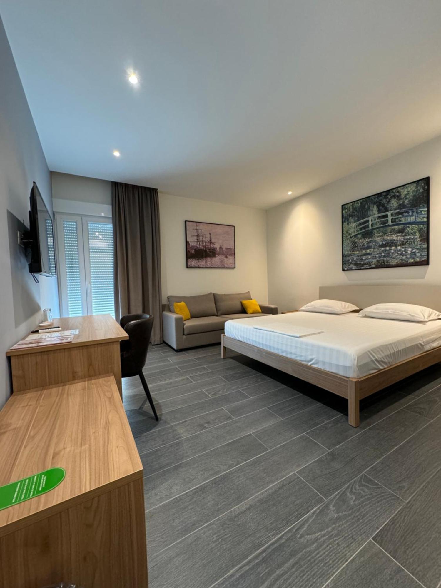 Split Rooftop Suites Durrës Buitenkant foto