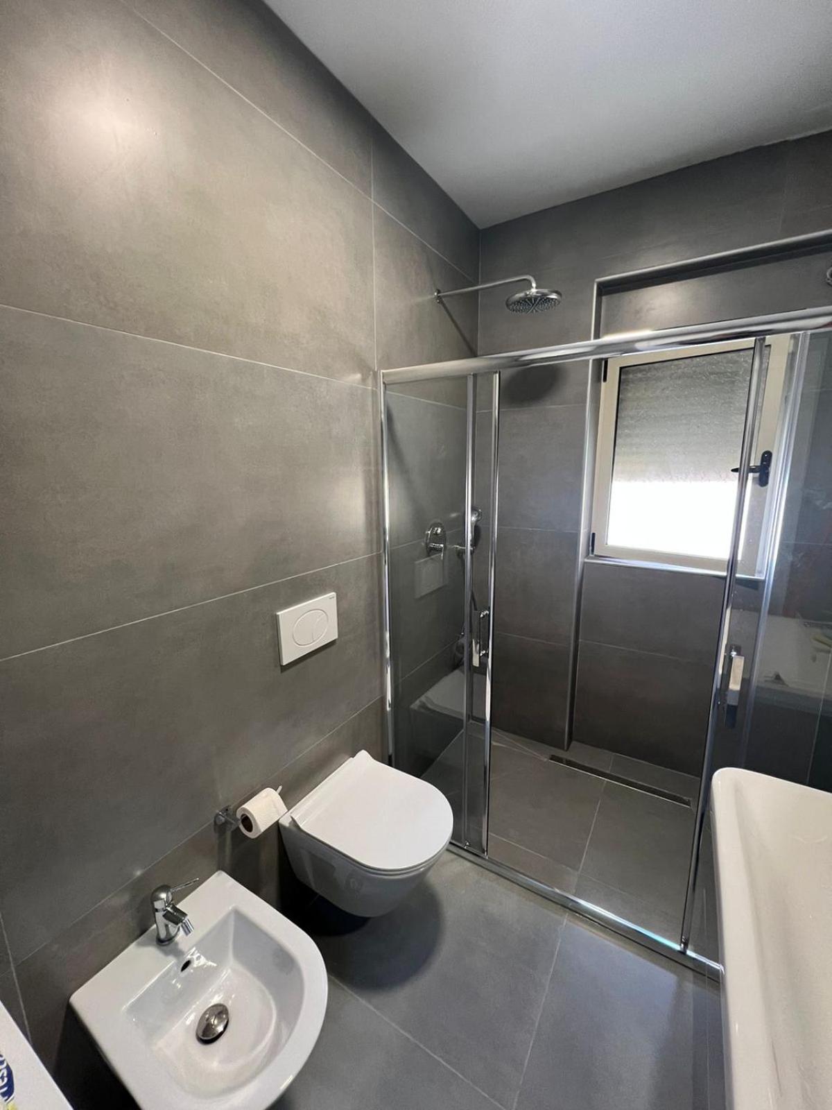 Split Rooftop Suites Durrës Buitenkant foto